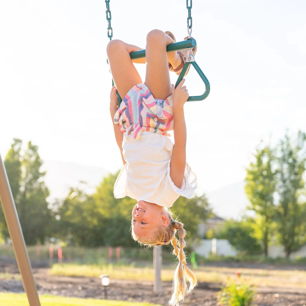 Lifetime Juego de Columpios Metálico para Niños con 2 Columpios de Cinturón y Barra de Trapecio – 9 pies (91137)