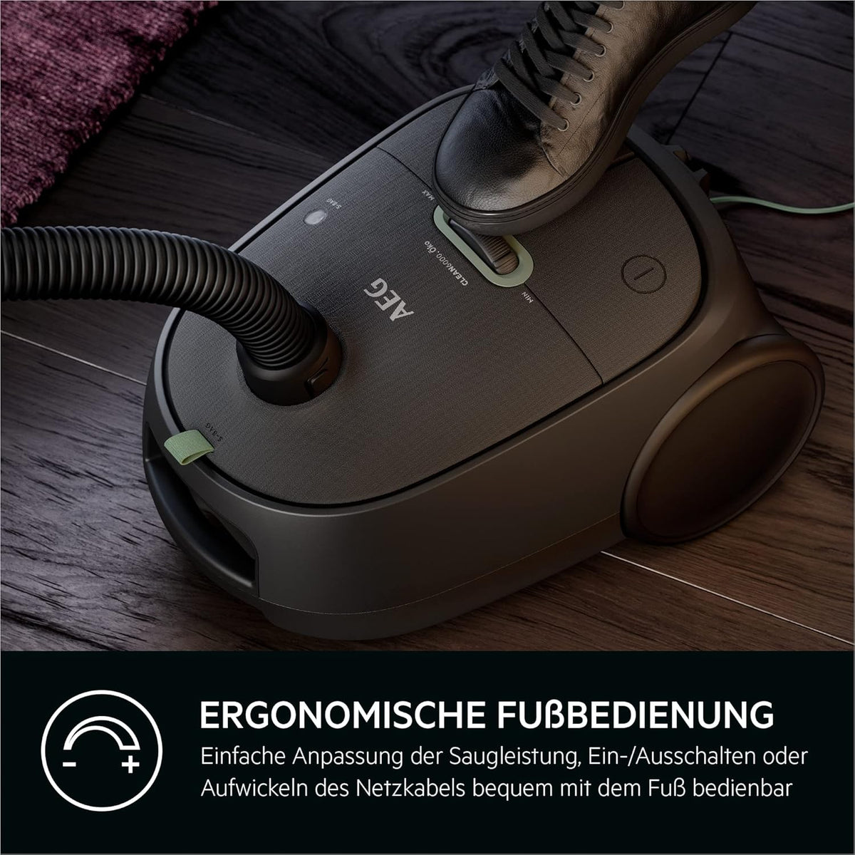AEG CLEAN 6000 AB61C2DB Staubsauger mit Beutel / hohe Saugleistung / inkl. Polsterdüse / 50 % Recyclingkunststoff / ideal für Haustierbesitzer / Reinigen von Polstern / 12 m Kabel / 750 W / Blau