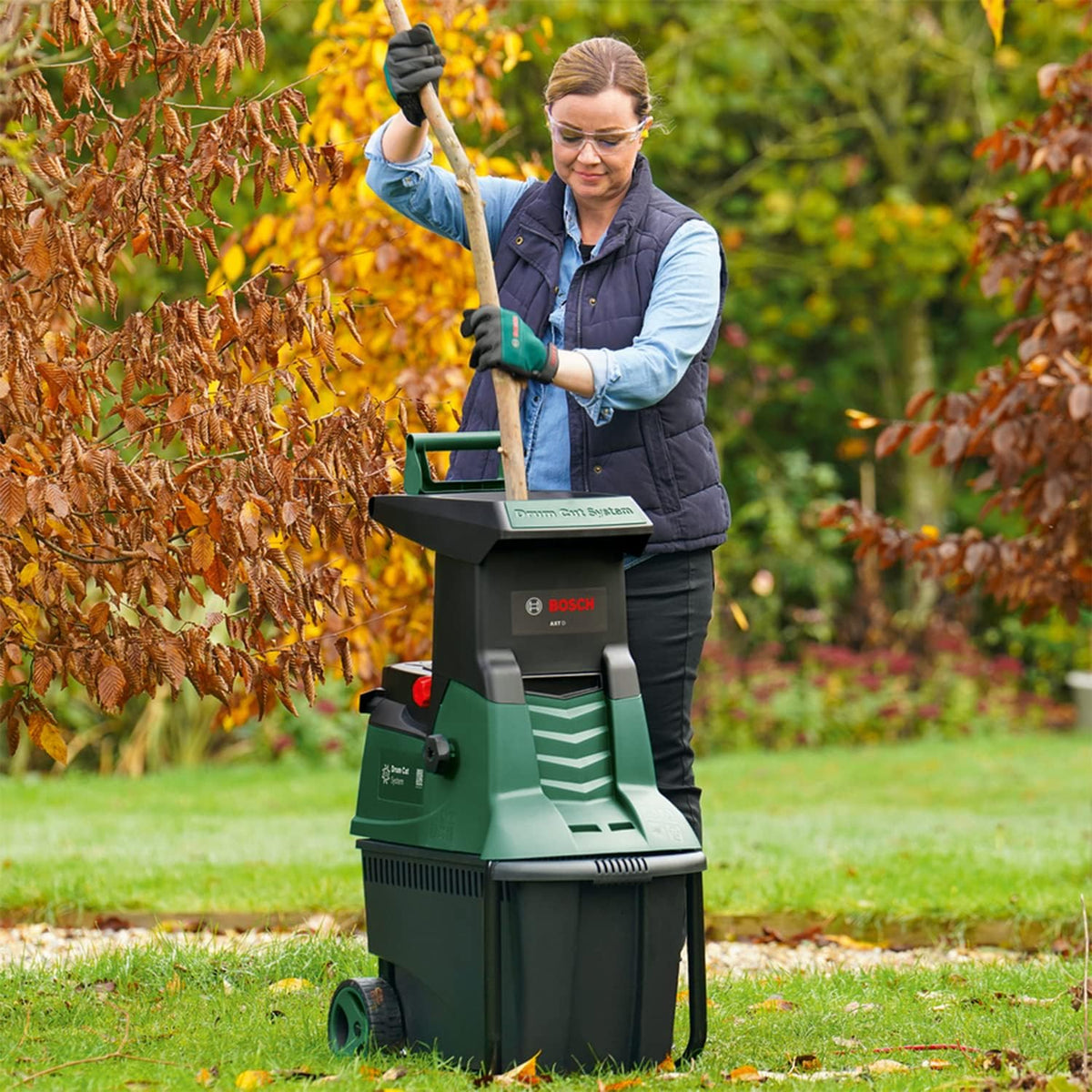 Bosch Turbinenhäcksler AXT 25 TC (2.500 W; geeignet für Holz und harte Gartenabfälle; inklusive Gartenhandschuhe; integrierte Fangbox 53 l; in Karton) – Edition