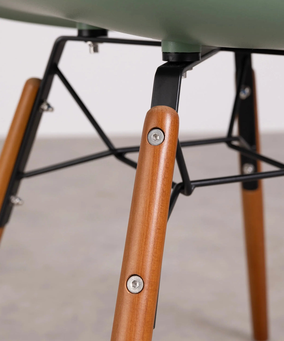 Silla de Polipropileno y Madera Elon Arms