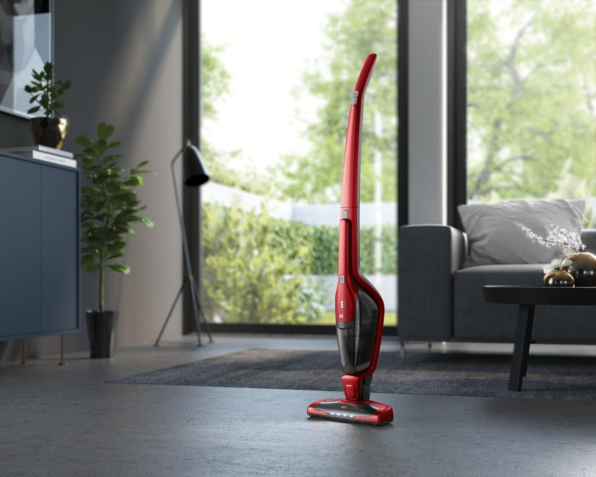 AEG Ergorapido CX7-2-45AN 2in1 Akku-Staubsauger / beutellos / Tierhaardüse / bis zu 45 Min. Laufzeit / freistehend / 180° Drehgelenk / Bürstenreinigungsfunktion / LED-Licht / rot / Exklusiv bei Amazon