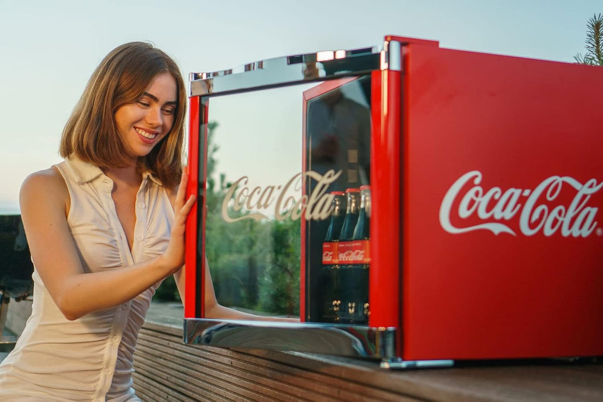 °CUBES Flaschenkühlschrank Coca-Cola Classic/ 51 cm Höhe / 98 kWh/Jahr / 48 L Kühlteil