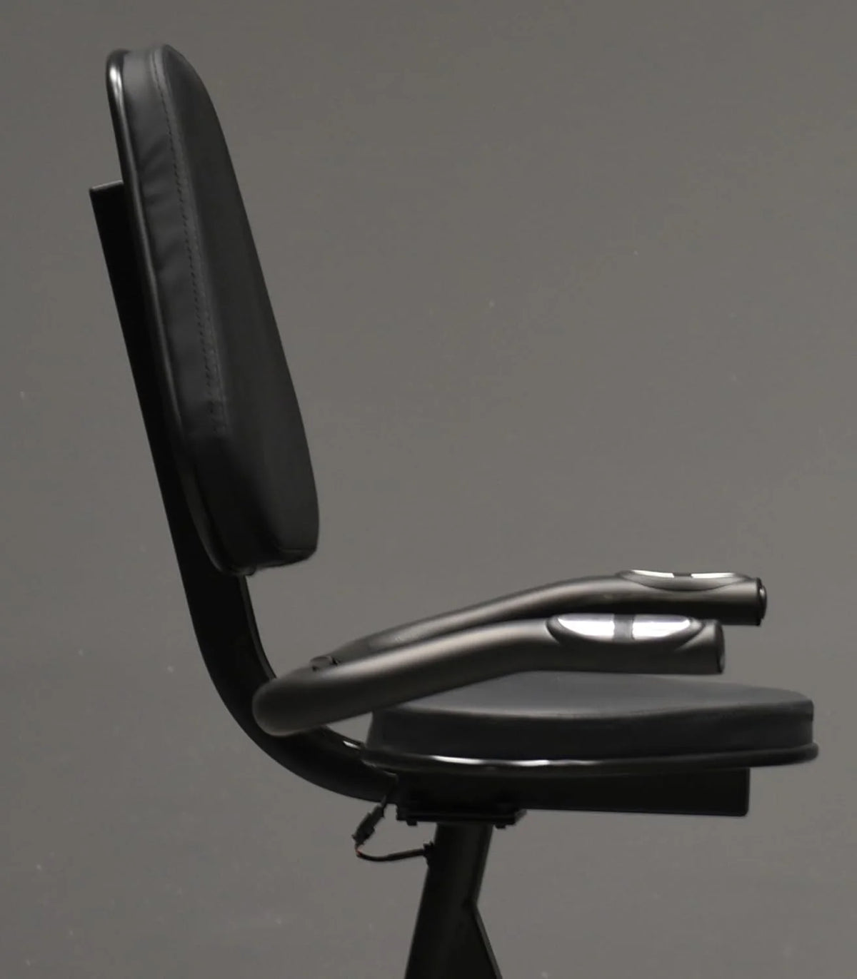 - Velo d'appartement - Cardio Master Connecté - Réglable & Confortable - Pédales Sanglées - Résistance Magnétique - 21 Programmes