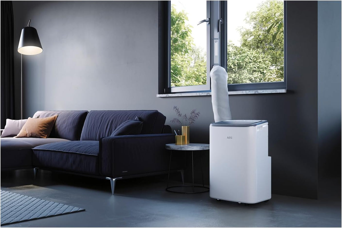AEG Chillflex Pro AXP26U338CW mobile Klimaanlage / LED Display / Touch-Buttons / Fernbedienung / 30-40 m² / Kühlfunktion / Ventilator / Entfeuchtungsfunktion / Automatik / weiß/silber/schwarz