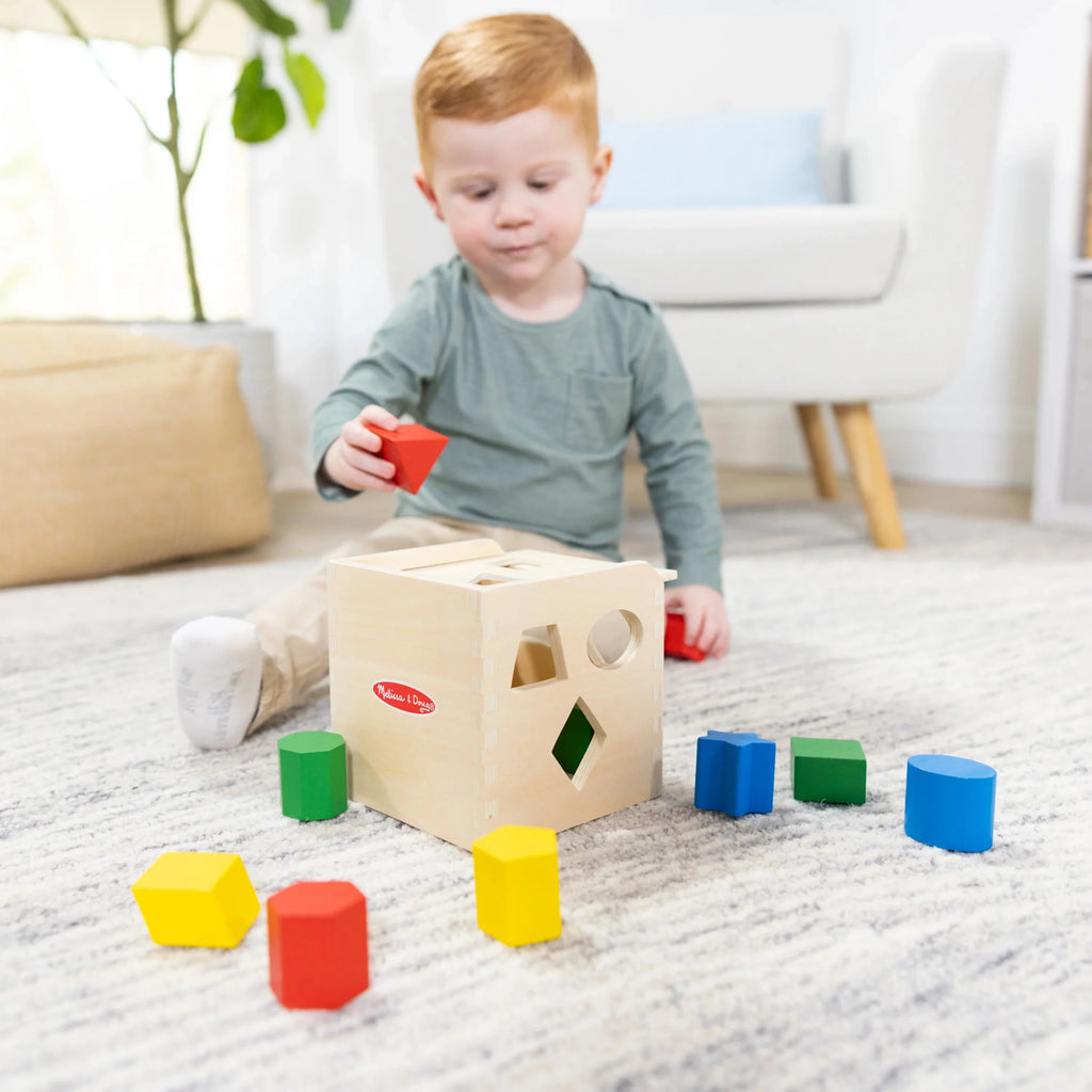 Melissa & Doug Cubo de Clasificación de Formas – Juguete Clásico de Madera con 12 Formas