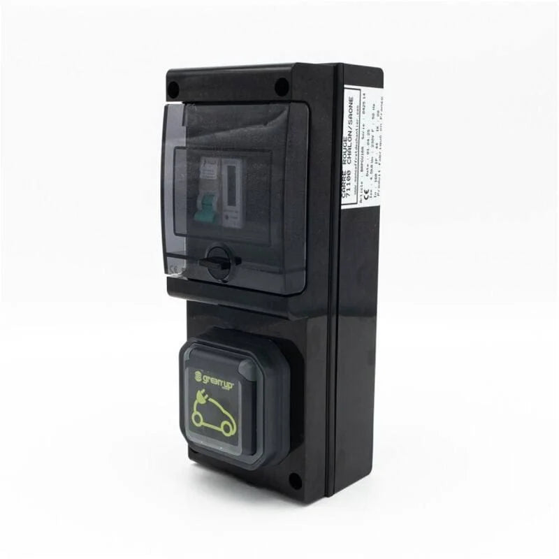 Borne de recharge équipée d'une prise Green'up complète avec protections et compteur