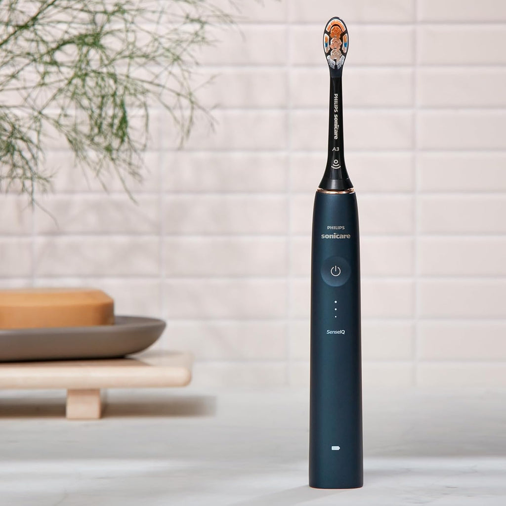 Philips Sonicare DiamondClean Prestige 9900 – Elektrische Zahnbürste mit SenseIQ, A3 Premium-All-in-One-Bürstenkopf und Ladeetui in Mitternachtsblau (Modell HX9992/12)