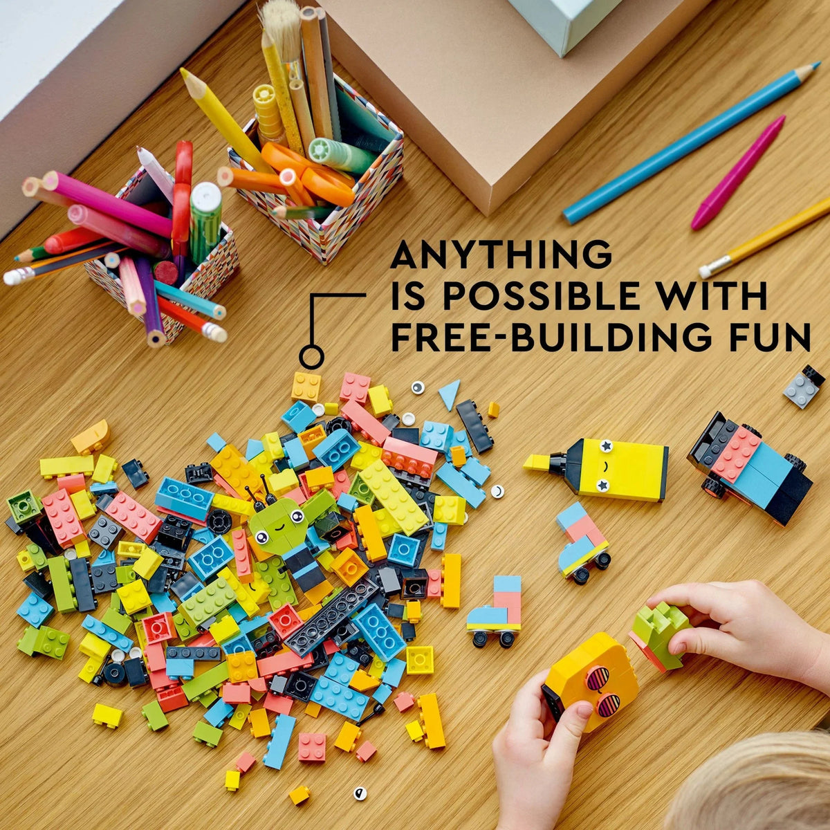 LEGO Classic Caja de Bloques Creativa con Colores Neón Divertidos 11027, Juguete de Construcción para Crear un Coche, Piña, Alienígena, Patines y Más Ideas para Niños, Niñas de 5 Años en Adelante
