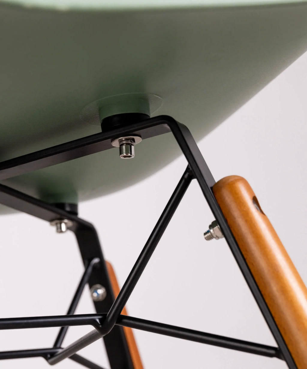Silla de Polipropileno y Madera Elon Arms