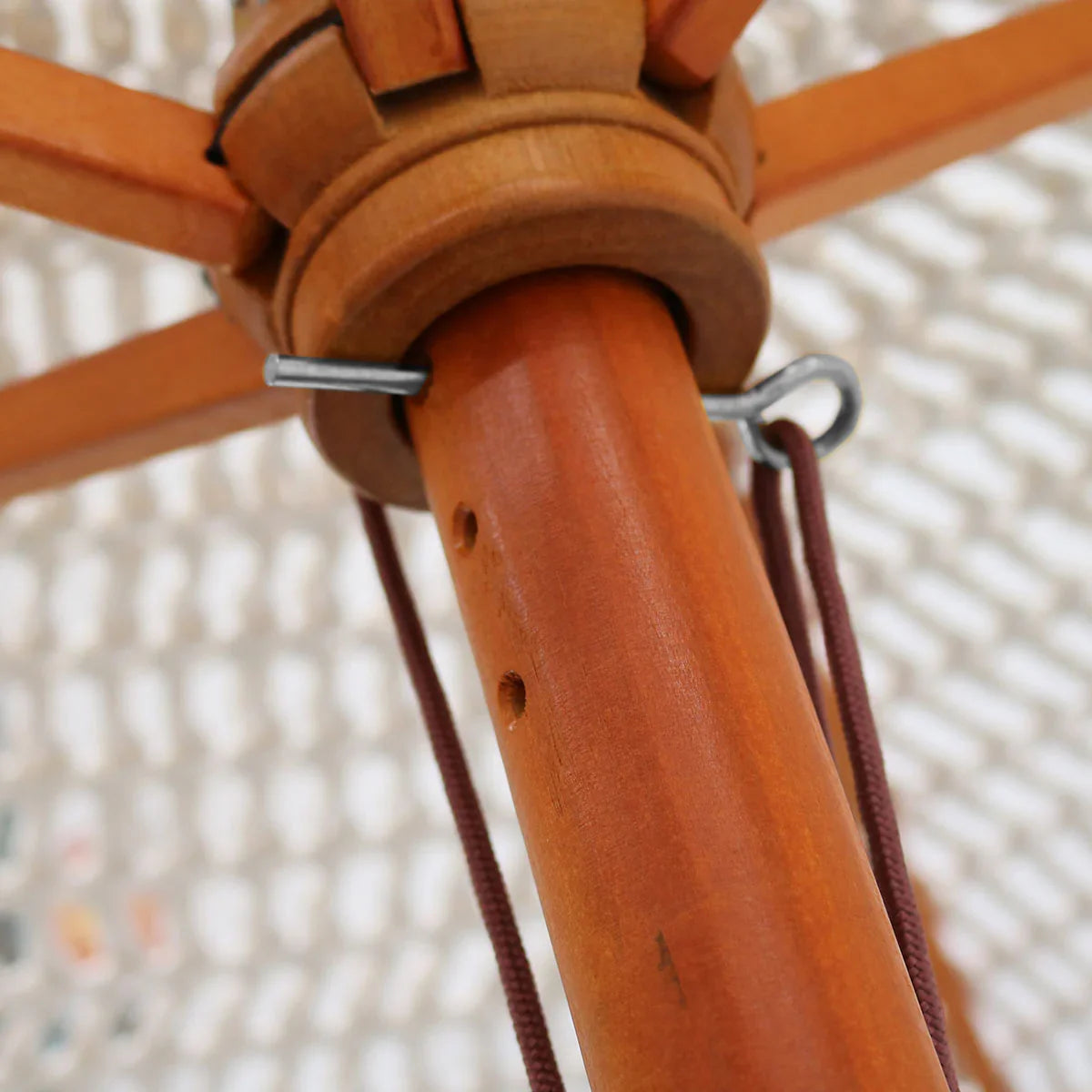 Sombrilla hecha de macramé BINIBECA para exterior ø210x229cm