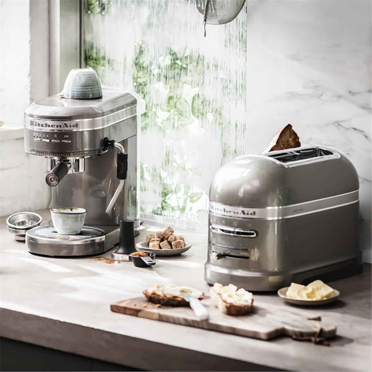 KitchenAid Toaster für 2 Scheiben mit Sandwich-Zange | Artisan | Retro Toast Machine | Verschiedene Funktionen und Bräunungsstufen | Grün