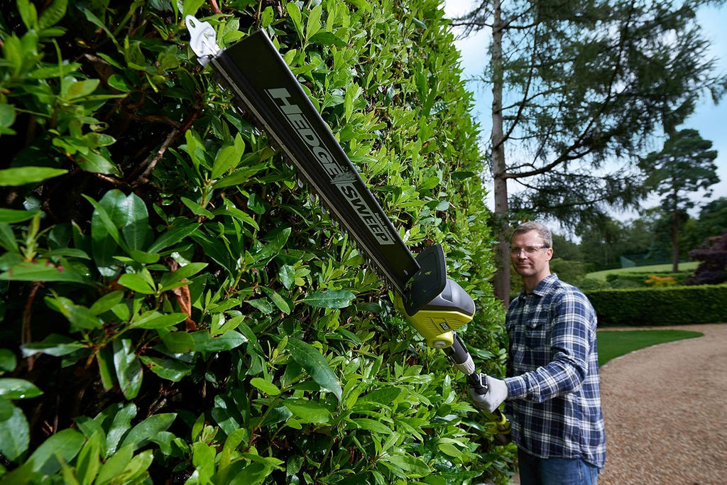 RYOBI 18V ONE+ Akku-Teleskop-Heckenschere OPT1845 (Messerlänge 45cm, 18mm Schnittstärke, 135° abwinkelbarer Schneidkopf, Schnittgeschwindigkeit 1350U/min, ohne Akku und Ladegerät)