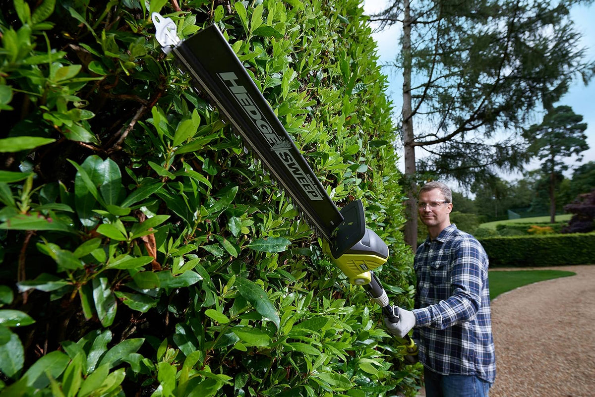 RYOBI 18V ONE+ Akku-Teleskop-Heckenschere OPT1845 (Messerlänge 45cm, 18mm Schnittstärke, 135° abwinkelbarer Schneidkopf, Schnittgeschwindigkeit 1350U/min, ohne Akku und Ladegerät)